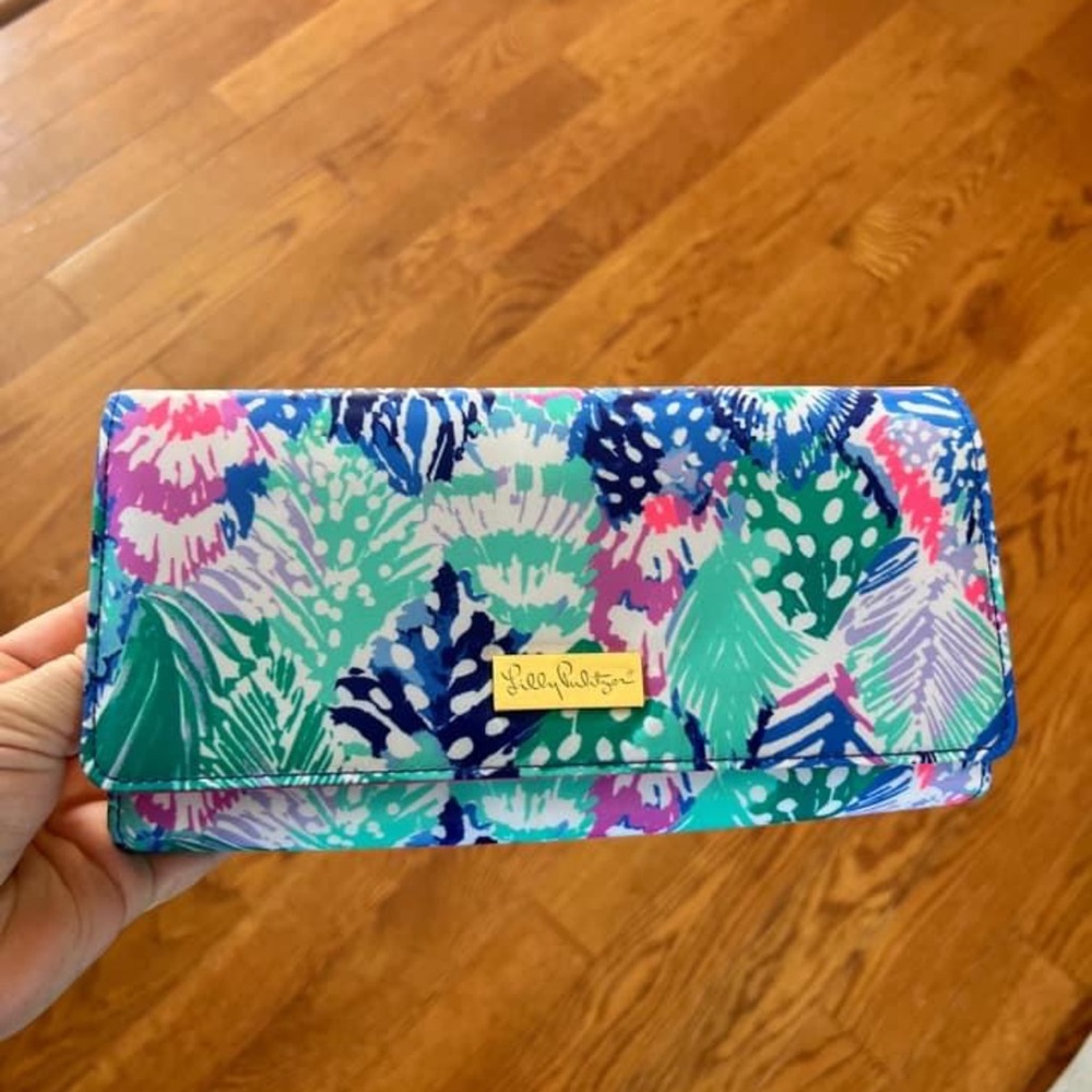 Lilly Pulitzer travel organizing wallet